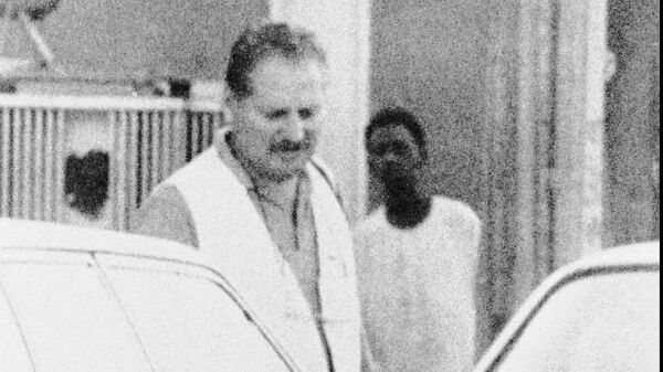 Ильич Рамирес Санчес на улице. Август 1994 года Ильич Рамирес Санчес на улице. Август 1994 года