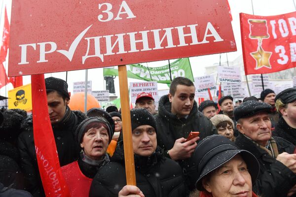 Участники акции протеста За социальную справедливость в Москве, организованной КПРФ и левыми движениями. 3 февраля 2018 Участники акции протеста За социальную справедливость в Москве, организованной КПРФ и левыми движениями. 3 февраля 2018