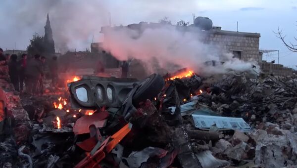 Обломки сбитого боевиками российского самолета Су-25 близ Идлиба в Сирии. Фото из социальных сетей Обломки сбитого боевиками российского самолета Су-25 близ Идлиба в Сирии. Фото из социальных сетей