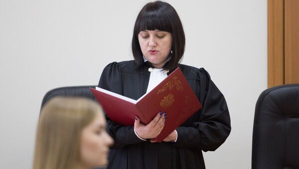 Судья Елена Поликина во время оглашения приговора Александру Хорошавину в Южно-Сахалинском городском суде Судья Елена Поликина во время оглашения приговора Александру Хорошавину в Южно-Сахалинском городском суде