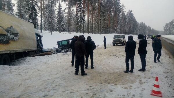 Последствия ДТП с участием грузового автомобиля и микроавтобуса в Ленинградской области. 6 февраля 2018 Последствия ДТП с участием грузового автомобиля и микроавтобуса в Ленинградской области. 6 февраля 2018