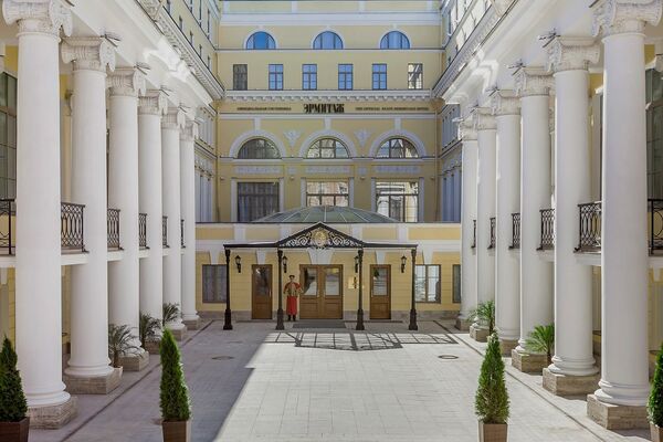 Вход в официальную гостиницу Государственного Эрмитажа Вход в официальную гостиницу Государственного Эрмитажа