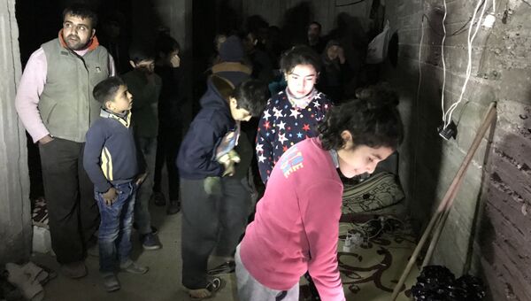 Жители города Джендерес в кантоне Африн живут в подвалах домов, укрываясь от бомбардировок турецких ВС Жители города Джендерес в кантоне Африн живут в подвалах домов, укрываясь от бомбардировок турецких ВС
