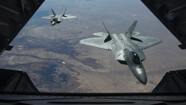 Американские истребители F-22 Raptor над территорией Сирии. Февраль 2018 Американские истребители F-22 Raptor над территорией Сирии. Февраль 2018