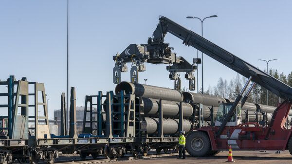 Нанесение бетонного покрытия на трубы для газопровода Северный поток ‑ 2. Архивное фото Нанесение бетонного покрытия на трубы для газопровода Северный поток ‑ 2. Архивное фото