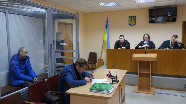 Военнослужащий РФ Александр Баранов, похищенный Службой безопасности Украины в ноябре 2016 в Подольском районном суде Киева. 8 февраля 2018 Военнослужащий РФ Александр Баранов, похищенный Службой безопасности Украины в ноябре 2016 в Подольском районном суде Киева. 8 февраля 2018