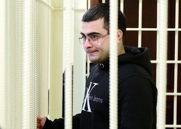 Анар Аллахверанов, обвиняемый в убийстве чемпиона мира и Европы по пауэрлифтингу Андрея Драчева, на заседании Хабаровского краевого суда Анар Аллахверанов, обвиняемый в убийстве чемпиона мира и Европы по пауэрлифтингу Андрея Драчева, на заседании Хабаровского краевого суда
