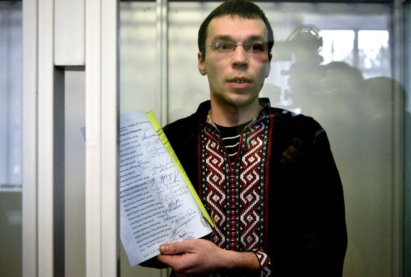 Журналист Василий Муравицкий, обвиняемый на Украине в госизмене за свои публикации в СМИ, в Королевском районном суде в Житомире. 15 февраля 2018 Журналист Василий Муравицкий, обвиняемый на Украине в госизмене за свои публикации в СМИ, в Королевском районном суде в Житомире. 15 февраля 2018