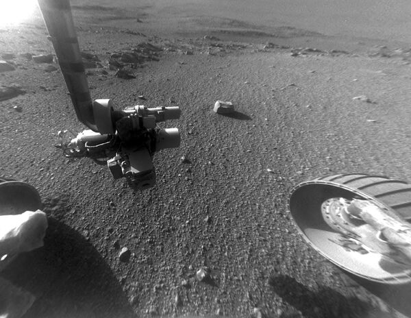Одна из последних фотографий, которая была получена марсоходом Opportunity на кромке кратера Индевор Одна из последних фотографий, которая была получена марсоходом Opportunity на кромке кратера Индевор
