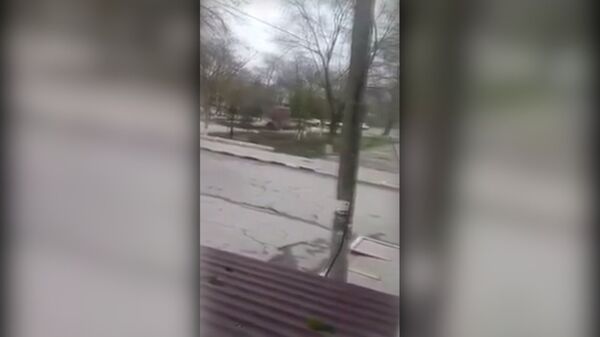 Звуки выстрелов и крики во время стрельбы в Кизляре сняли на видео очевидцы Звуки выстрелов и крики во время стрельбы в Кизляре сняли на видео очевидцы