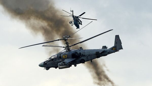 Вертолеты огневой поддержки Ка-52 Аллигатор во время показных учений в Кубинке на Международном военно-техническом форуме АРМИЯ-2016 Вертолеты огневой поддержки Ка-52 Аллигатор во время показных учений в Кубинке на Международном военно-техническом форуме АРМИЯ-2016