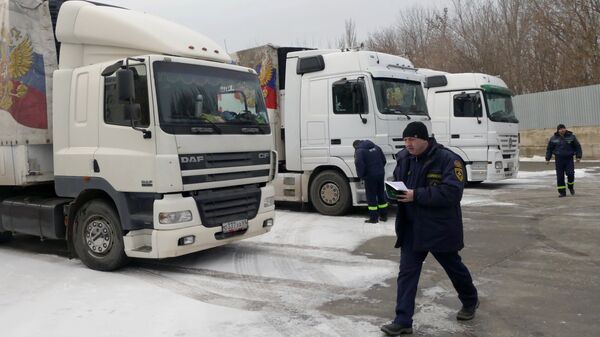 Автомобили конвоя МЧС России с гуманитарной помощью для жителей Донбасса Автомобили конвоя МЧС России с гуманитарной помощью для жителей Донбасса