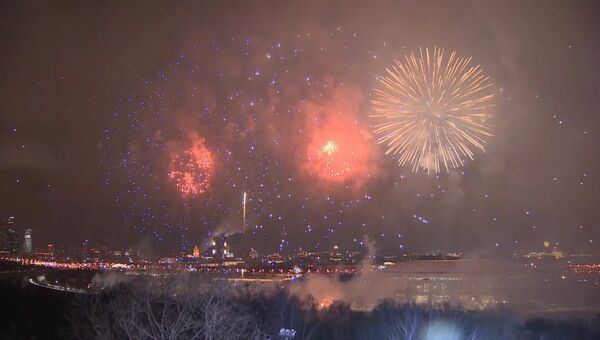 Праздничный салют в честь Дня защитника Отечества в Москве Праздничный салют в честь Дня защитника Отечества в Москве