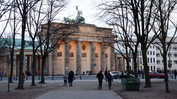 Брандербургские ворота в центре Берлина в районе Митте Брандербургские ворота в центре Берлина в районе Митте