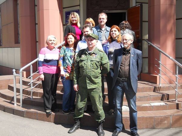 Члены союза писателей ДНР. На переднем плане: Федор Березин и Владислав Русанов, на заднем плане: Георгий Савицкий Члены союза писателей ДНР. На переднем плане: Федор Березин и Владислав Русанов, на заднем плане: Георгий Савицкий