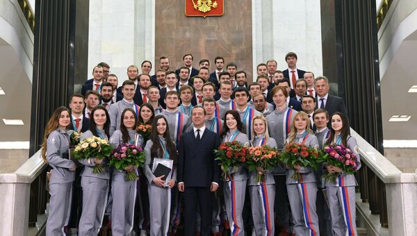 Церемония вручения премьер-министром РФ Д. Медведевым автомобилей победителям и призерам зимней Олимпиады -2018 в Пхенчхане. Архивное фото Церемония вручения премьер-министром РФ Д. Медведевым автомобилей победителям и призерам зимней Олимпиады -2018 в Пхенчхане. Архивное фото