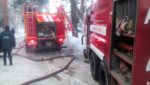 Сотрудники МЧС на месте пожара в городском поселении Раменское на улице Кирова. 1 марта 2018 Сотрудники МЧС на месте пожара в городском поселении Раменское на улице Кирова. 1 марта 2018