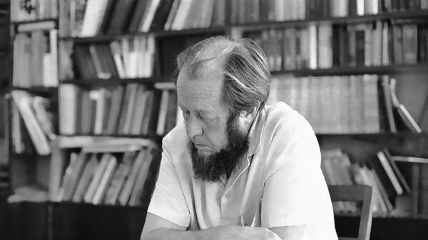 Писатель Александр Солженицын. 1973 год Писатель Александр Солженицын. 1973 год