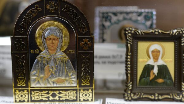 Иконы Святой Матроны Московской, изготовленные на заводе ООО Художественное-Производственное предприятие Софрино. Архивное фото Иконы Святой Матроны Московской, изготовленные на заводе ООО Художественное-Производственное предприятие Софрино. Архивное фото