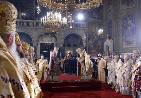 Патриарх Московский и всея Руси Кирилл и патриарх Болгарский, митрополит Софийский Неофит во время божественной литургии в кафедральном соборе князя Александра Невского в Софии Патриарх Московский и всея Руси Кирилл и патриарх Болгарский, митрополит Софийский Неофит во время божественной литургии в кафедральном соборе князя Александра Невского в Софии