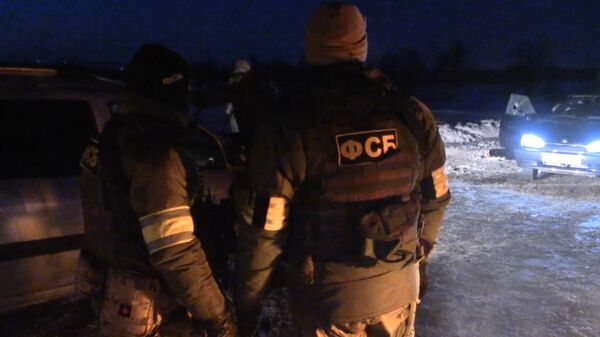 Оперативные кадры ФСБ с места перестрелки с готовившими теракт преступниками Оперативные кадры ФСБ с места перестрелки с готовившими теракт преступниками
