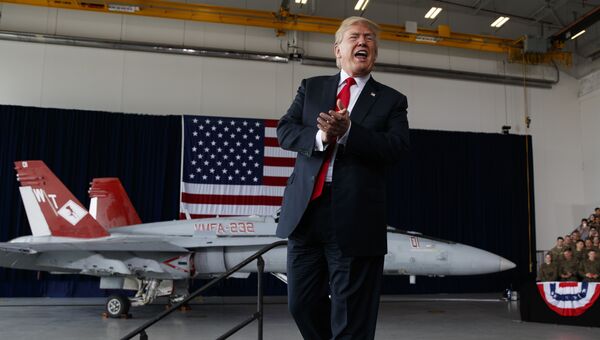 Президент США Дональд Трамп во время выступления на военной базе Мирамар в Сан-Диего. 13 марта 2018 Президент США Дональд Трамп во время выступления на военной базе Мирамар в Сан-Диего. 13 марта 2018