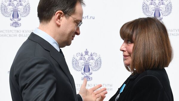 Министр культуры РФ Владимир Мединский и актриса Наталья Варлей, награжденная орденом Почета Министр культуры РФ Владимир Мединский и актриса Наталья Варлей, награжденная орденом Почета