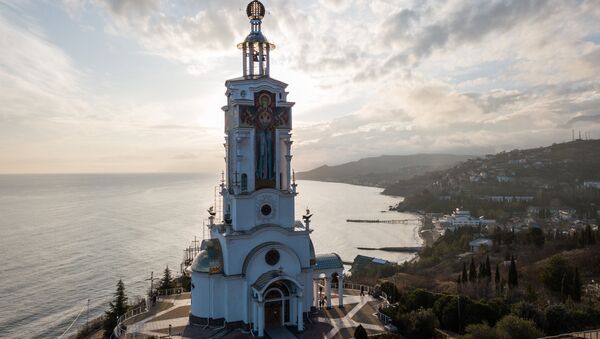 Вид на храм-маяк Святого Николая Чудотворца в селе Малореченское Судакского района Крыма Вид на храм-маяк Святого Николая Чудотворца в селе Малореченское Судакского района Крыма
