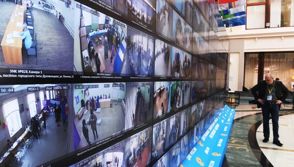 Трансляция голосования избирателей на выборах президента РФ в информационном центре Центральной избирательной комиссии РФ. 18 марта 2018 Трансляция голосования избирателей на выборах президента РФ в информационном центре Центральной избирательной комиссии РФ. 18 марта 2018