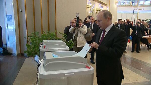Владимир Путин проголосовал на выборах президента России Владимир Путин проголосовал на выборах президента России