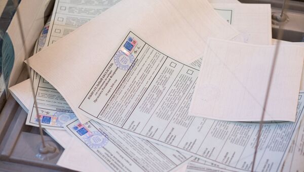 Урна с бюллетенями на выборах президента РФ. 18 марта 2018 Урна с бюллетенями на выборах президента РФ. 18 марта 2018
