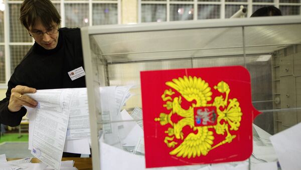 Подсчет голосов на выборах президента России. Архивное фото Подсчет голосов на выборах президента России. Архивное фото