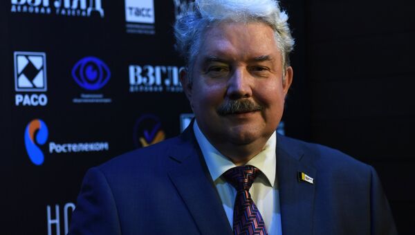 Кандидат в президенты РФ от партии Российский общенародный союз Сергей Бабурин во время Онлайн марафона Ночь выборов 2018 – LIVE. 18 марта 2018 Кандидат в президенты РФ от партии Российский общенародный союз Сергей Бабурин во время Онлайн марафона Ночь выборов 2018 – LIVE. 18 марта 2018