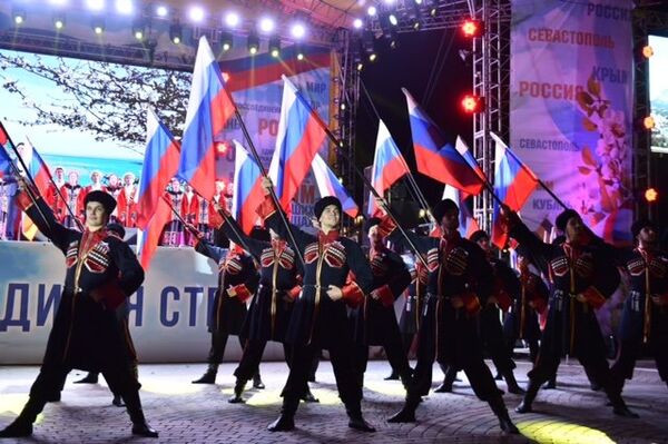 Концерт-митинг, приуроченный к четвертой годовщине воссоединения Крыма с Россией в Краснодаре Концерт-митинг, приуроченный к четвертой годовщине воссоединения Крыма с Россией в Краснодаре
