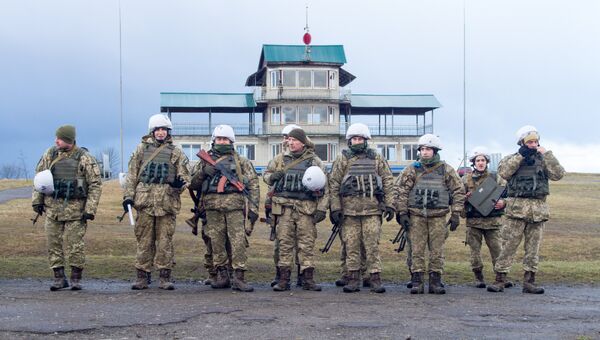 Украинские военнослужащие во время учений на Яворовском полигоне в Львовской области Украинские военнослужащие во время учений на Яворовском полигоне в Львовской области