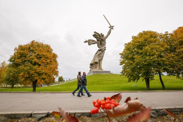 Монумент Родина-мать зовет! на территории историко-мемориального комплекса Мамаев курган в Волгограде Монумент Родина-мать зовет! на территории историко-мемориального комплекса Мамаев курган в Волгограде