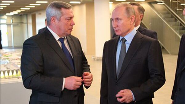 Владимир Путин и губернатор Ростовской области Василий Голубев во время встречи Владимир Путин и губернатор Ростовской области Василий Голубев во время встречи
