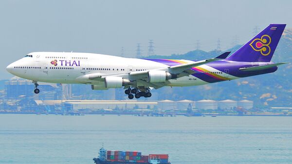 Самолет авиакомпании Thai Airways Самолет авиакомпании Thai Airways