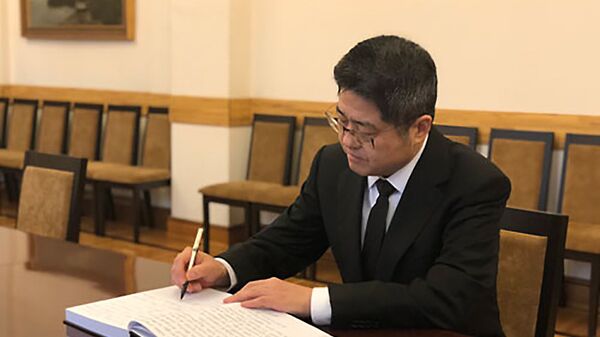 Заместитель министра иностранных дел КНР Лэ Юйчэн Заместитель министра иностранных дел КНР Лэ Юйчэн