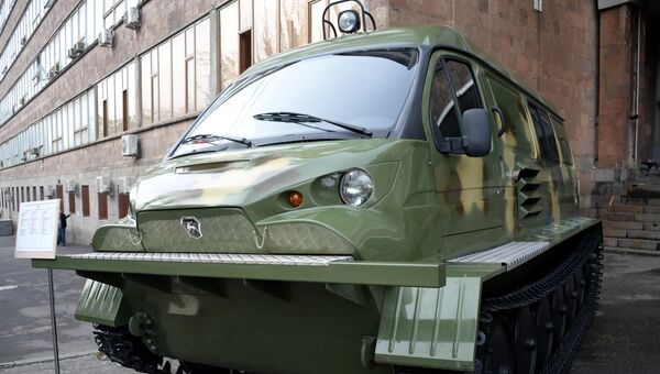 Российский гусеничный (снегоболотоход) ГАЗ-34039 на международной выставке вооружения и оборонных технологий ArmHiTec-2018 в Ереване Российский гусеничный (снегоболотоход) ГАЗ-34039 на международной выставке вооружения и оборонных технологий ArmHiTec-2018 в Ереване
