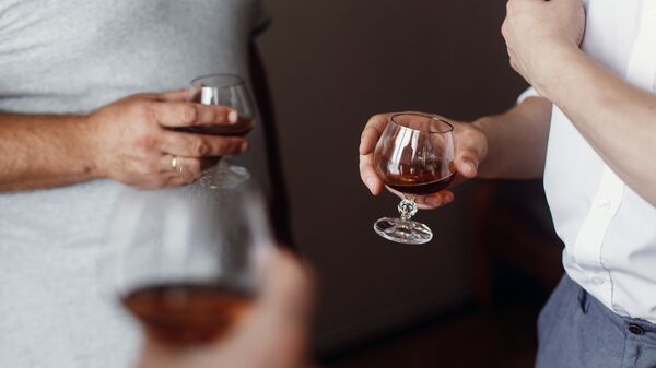 Доктор Комаровский назвал преимущество алкоголиков в условиях эпидемии