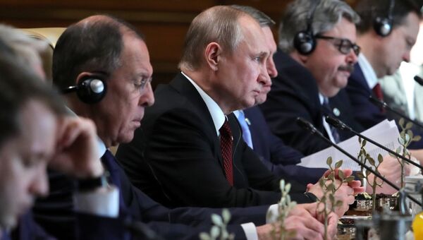 Президент РФ Владимир Путин принимает участие в заседании Совета сотрудничества высшего уровня между Россией и Турцией в Анкаре. 3 апреля 2018 Президент РФ Владимир Путин принимает участие в заседании Совета сотрудничества высшего уровня между Россией и Турцией в Анкаре. 3 апреля 2018
