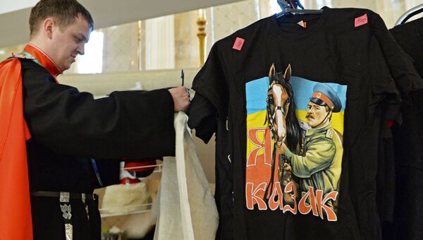 Мужчина на первом Большом круге российского казачества в Зале церковных соборов Храма Христа Спасителя в Москве Мужчина на первом Большом круге российского казачества в Зале церковных соборов Храма Христа Спасителя в Москве