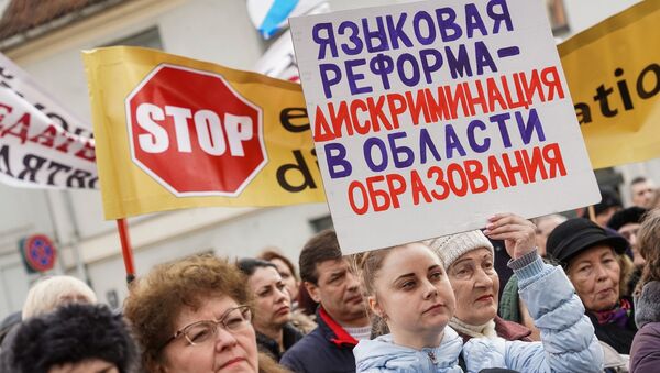 Участники Марша разгневанных родителей в Риге. Архивное фото Участники Марша разгневанных родителей в Риге. Архивное фото