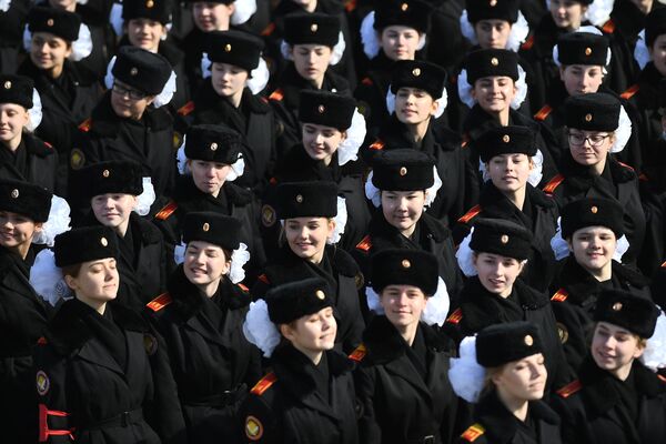Курсантки во время репетиции Парада Победы на военном полигоне Алабино в Московской области Курсантки во время репетиции Парада Победы на военном полигоне Алабино в Московской области