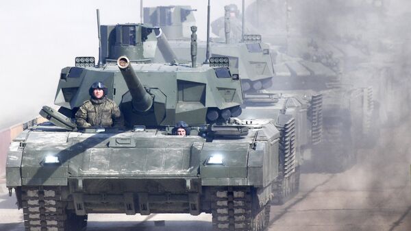 Танк Т-14 Армата во время репетиции Парада Победы на военном полигоне Алабино в Московской области Танк Т-14 Армата во время репетиции Парада Победы на военном полигоне Алабино в Московской области
