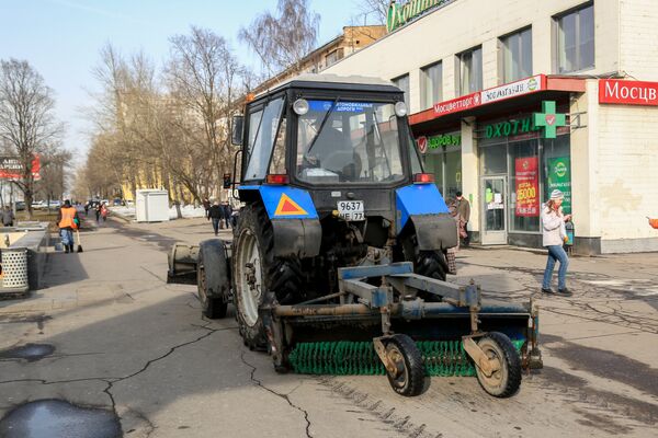 Уборка московских улиц