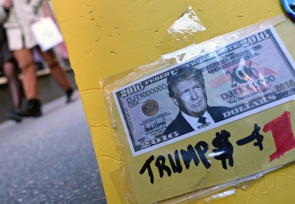 Сувенирная купюра американского доллара с портретом Дональда Трампа Сувенирная купюра американского доллара с портретом Дональда Трампа