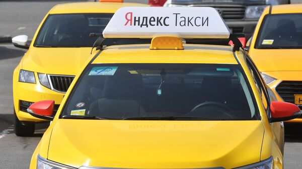 Автомобили Яндекс.Такси. Архивное фото Автомобили Яндекс.Такси. Архивное фото