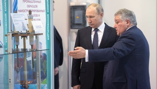 Президент РФ Владимир Путин и президент НИЦ Курчатовский институт Михаил Ковальчук во время встречи. 10 апреля 2018 Президент РФ Владимир Путин и президент НИЦ Курчатовский институт Михаил Ковальчук во время встречи. 10 апреля 2018
